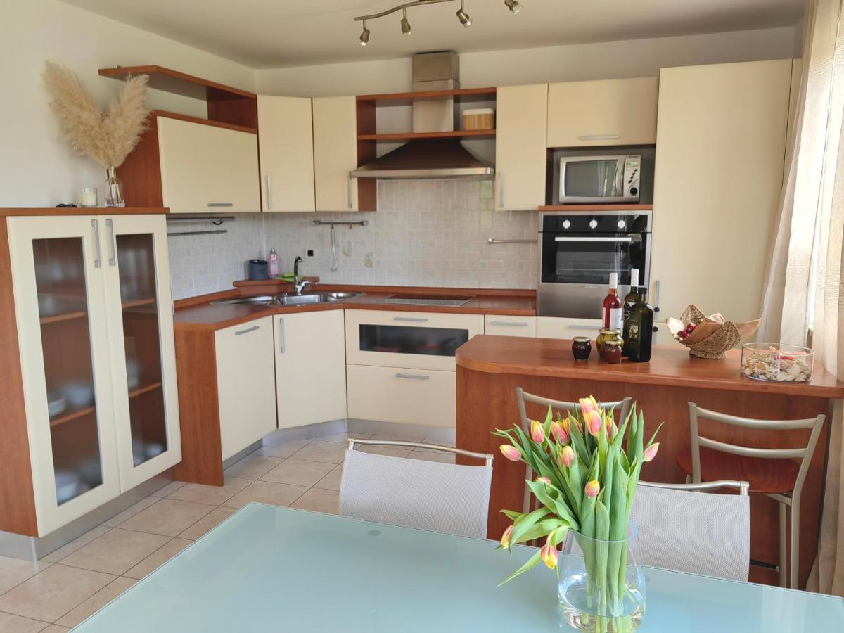 Sea View Apartment & Studio Apartment Bruno Umag Bagian luar foto